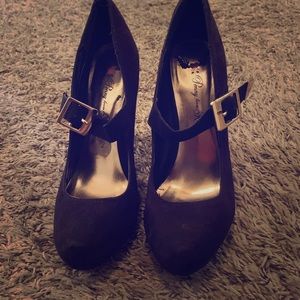 High heels penny loves Kenny